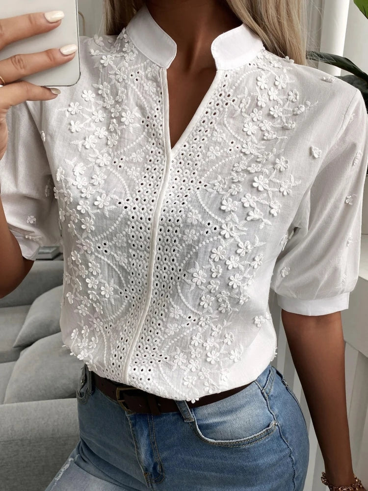 Linnea™ |Elegant Broderad Blus med Puffärmar