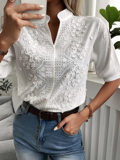 Linnea™ |Elegant Broderad Blus med Puffärmar